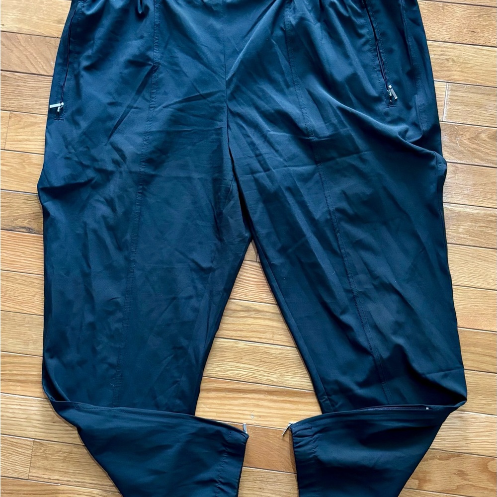 Women's Black jogger Pants by Measure &‎ Made